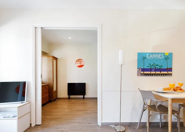 Les 3 Palmiers Yourhosthelper Cannes