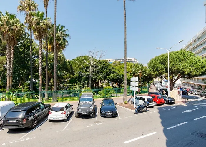 Les 3 Palmiers Yourhosthelper * Cannes