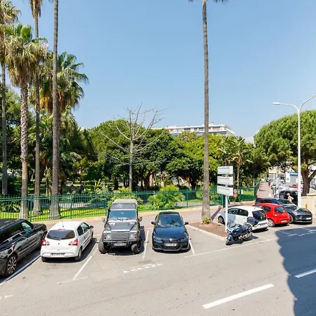 Les 3 Palmiers Yourhosthelper * Cannes